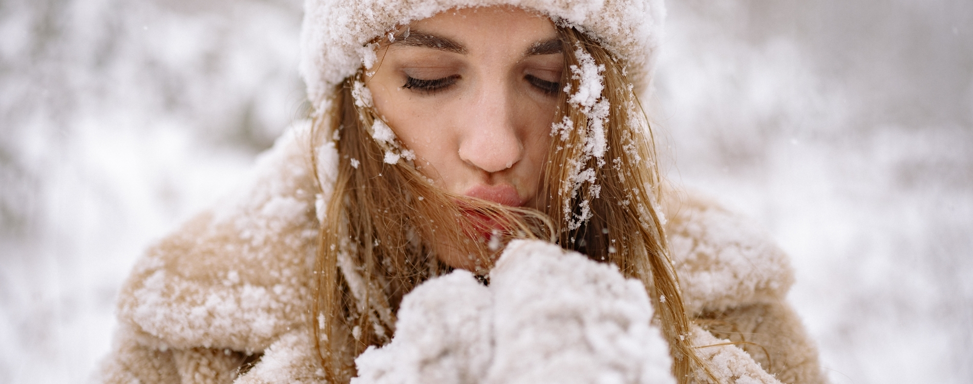 Snowy Season Photo Checklist: 10 Profile Shots That Look Real (and Why They Convert) - Single Anna